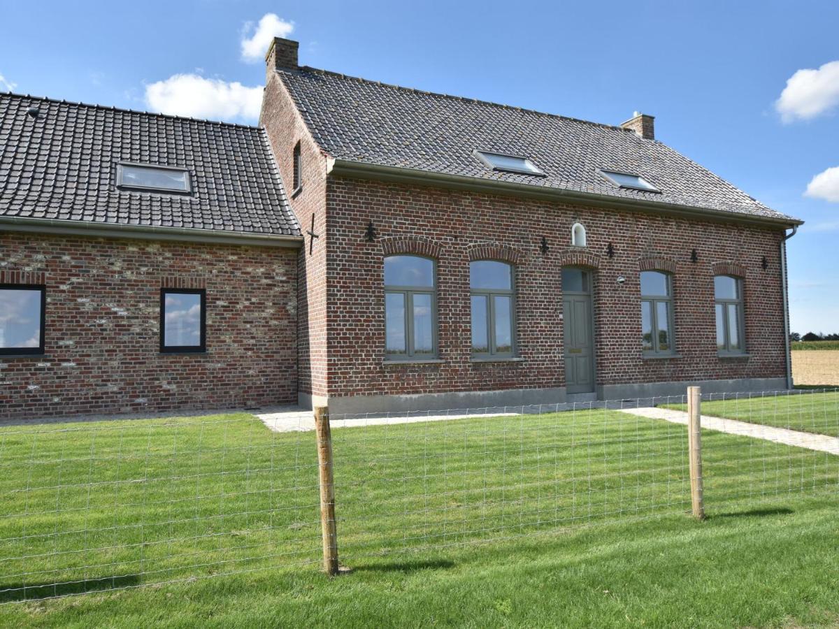 Roesbrugge-Haringe Spacious Holiday Home With Pond In Poperinge מראה חיצוני תמונה