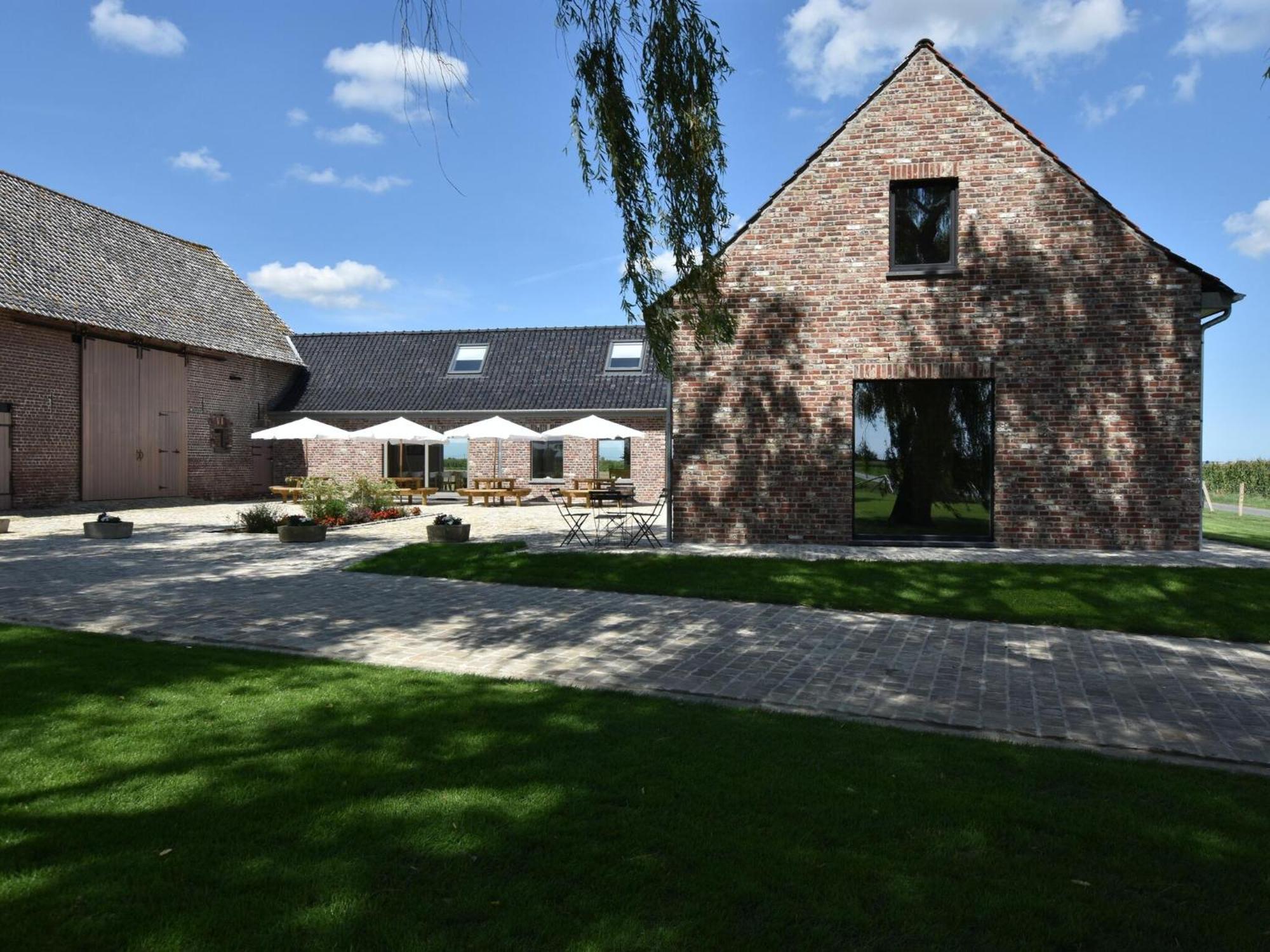 Roesbrugge-Haringe Spacious Holiday Home With Pond In Poperinge מראה חיצוני תמונה